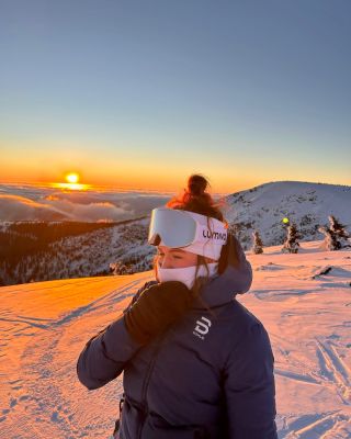 Trávíš na horách víc času, než kdekoliv jinde a je to vůj happy place? ☺️ Při těchto západech slunce se ti asi ani...