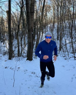 Věděl jsi, že pravidelný pohyb venku je spojený s nižším rizikem rozvoje krátkozrakosti? 🧐 Díky přirozenému dennímu světlu...