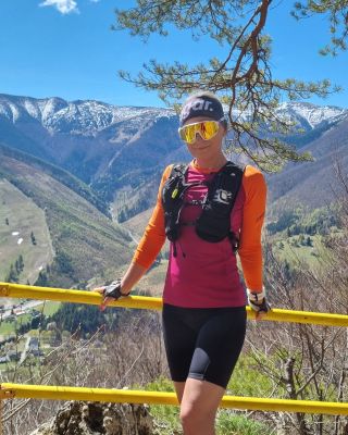 Jakmile jednou nakoupíš na Lumivě, už se toho nezbavíš. 🛍️ Běžecká vesta ultra trail doplněná o brýle Power je ideální...
