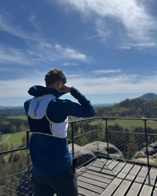 Hledáš tu nejlehčí, ale zároveň prostornou běžeckou vestu? 🦺 Kryjeme ti záda, protože běžecká vesta AirFlow je přesně...