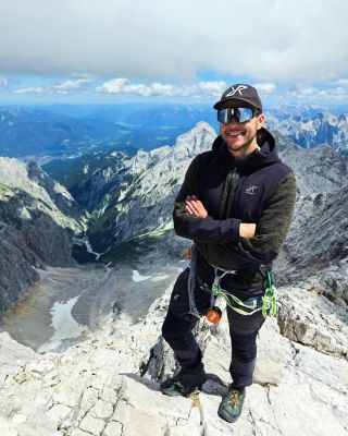 Jezdíš se v létě ochladit na vrcholky hor? 🏔️ Nezapomeň, že tam je sluníčko ještě silnější. Správná ochrana očí je tak na...