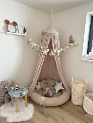 Dnes v dětském koutku, zítra nad postýlkou a další den třeba na terase. 😉 Naše světýlka Cotton Balls jsou na baterie,...