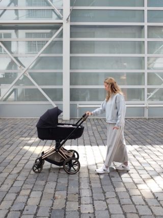 Být ženou a být mámou nejsou dvě oddělené role, ale jedna velká proměna. Přechod z ženy na mámu může být krásný i děsivý...