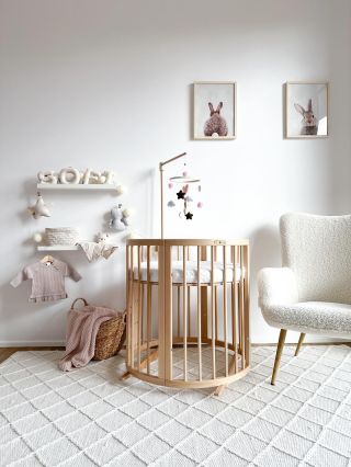 Zatímco ostatní hledají čokoládové zajíčky, vaše děti mají Oriona. ✨🐇 Náš látkový přívěsek ve tvaru zajíce je jemný na...