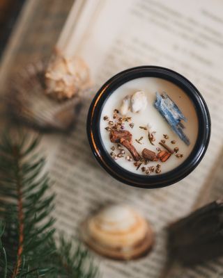 Svíčka inspirovaná pláží La Push nedaleko města Forks🌲 Voní sladce po tonce a vanilce a doplňuje jí špetka mořské soli,...