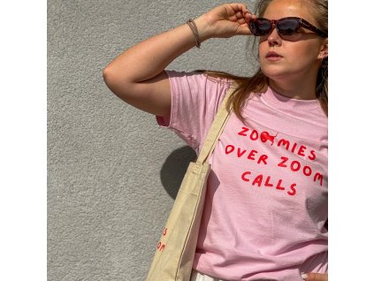 Tričko „Zoomies over zoom calls"