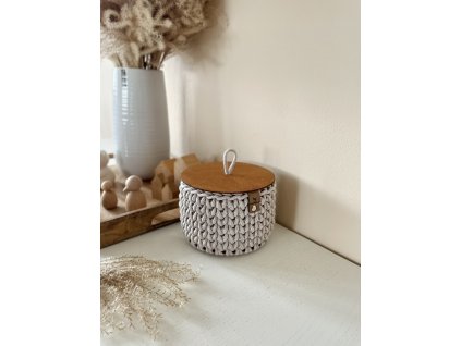 Háčkované košíky s dřevěným víčkem