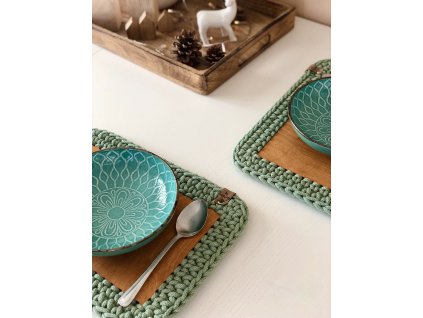 Háčkované prostírání hranaté