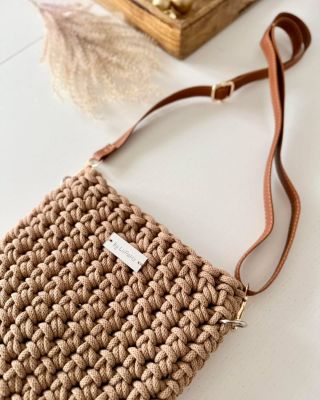 S textilním popruhem nebo s koženkovým? 🤔 Toť otázka, že? 😉 Oba dva vypadají na tmavě béžové Auře super! Jaký byste si...