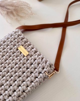 Opět jedna srovnávačka kabelek Aura cappuccino - jedna s textilním popruhem a druhá s koženkovým ❤️ Je jen na vás, který...