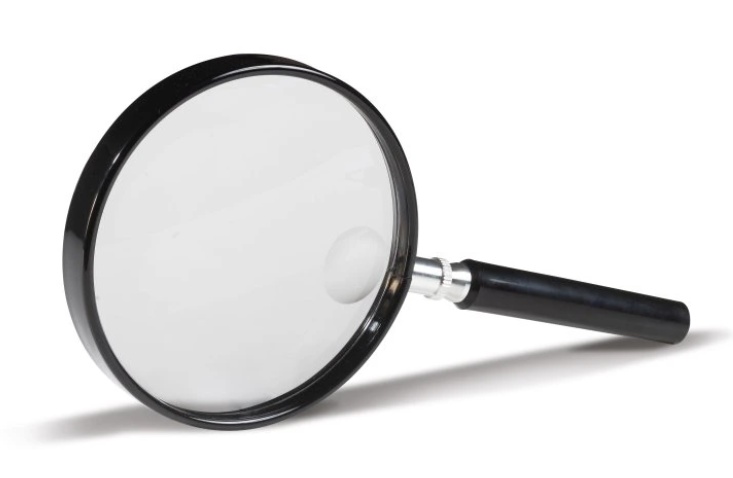 Zvětšovací lupa jako dárek pro seniory – jakou vybrat?
