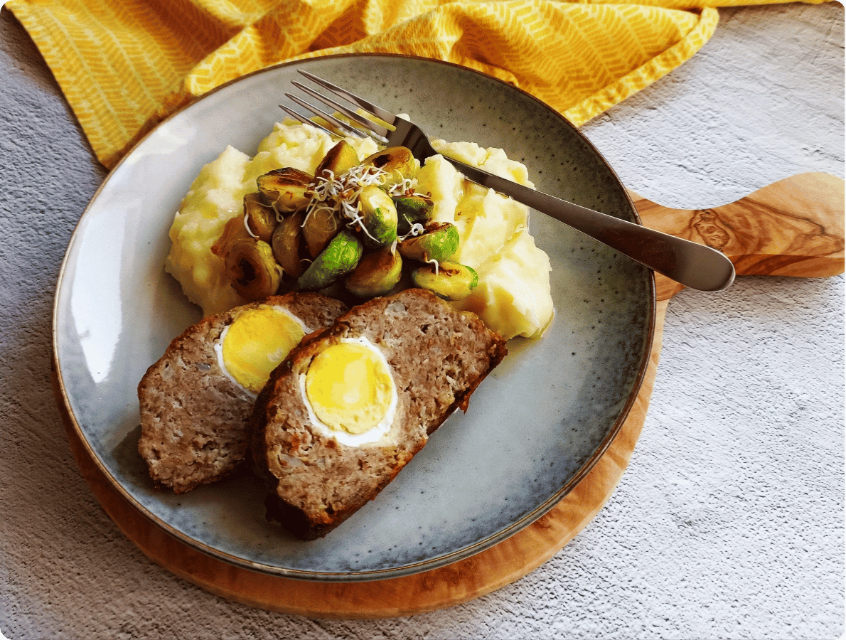 Velikonoční sekaná plněná vejcem