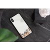 mockup of a clear phone case placed on a table 4643 el1 (37)