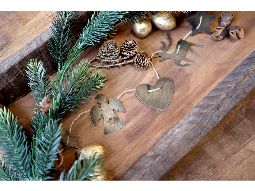 Girlanda s 8 figúrkami - Garland w. 8 figures