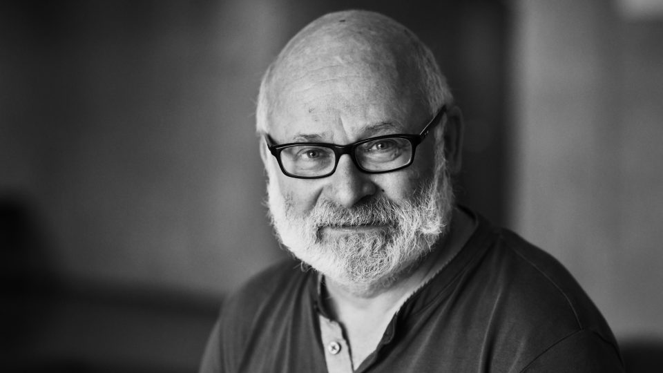 Roman Szpuk ve Vizitce nejen o knize Hvězdy jedna po druhé hasnou