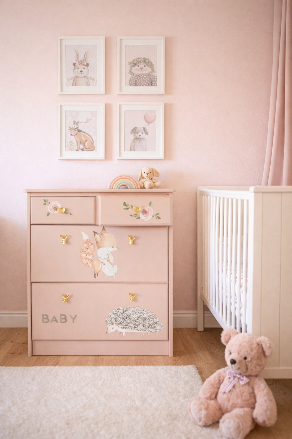 Dětský pokoj snů: Jak sladit úložný prostor a design pomocí komody