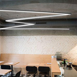 zwieszane-linie-led-sala-konferencyjna