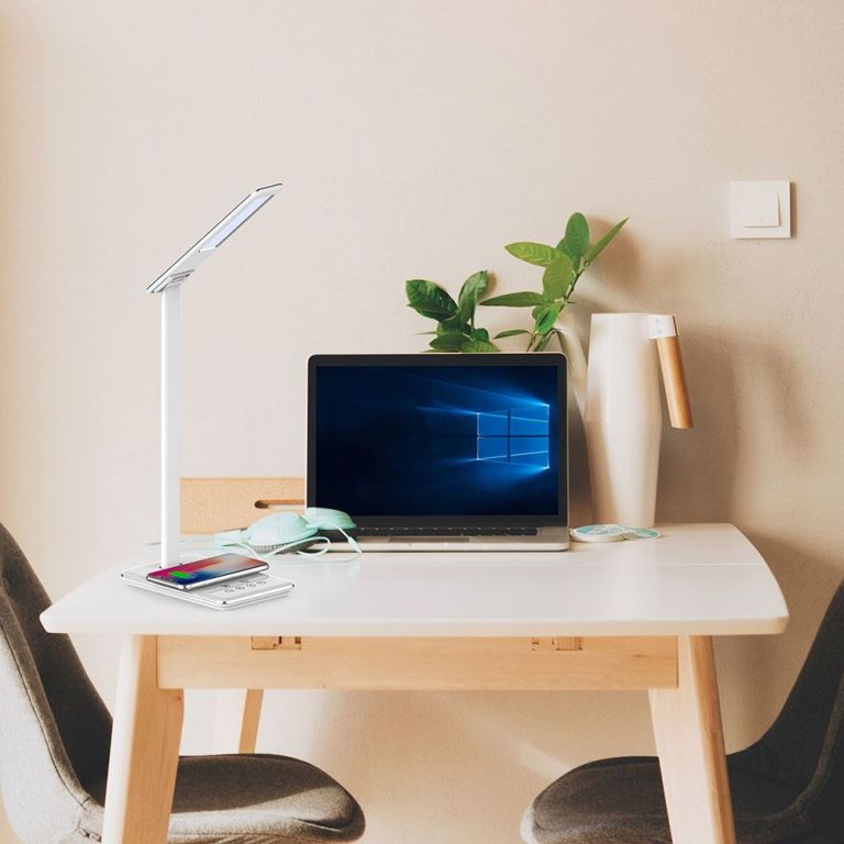 Stmívatelná stolní LED lampa s bezdrátovým nabíjením