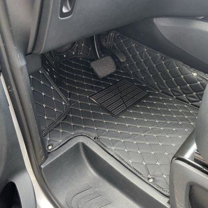 Luxusní autokoberce Dragonskin v 14 farebných variantách (Barva Barva kůže: Černá / Barva šití: Červená)