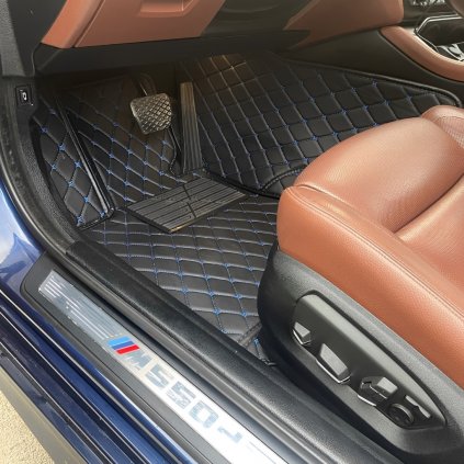 Luxusní autokoberce Dragonskin v 14 farebných variantách (Barva Barva kůže: Černá / Barva šití: Červená)