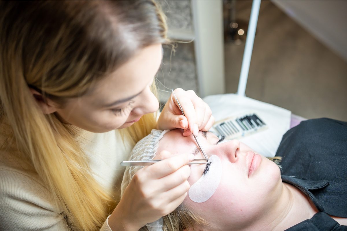 Jak na budování klientely v lash byznysu