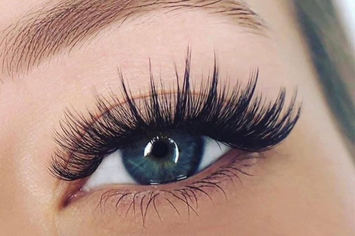 Velmi oblíbený wispy look řas.
