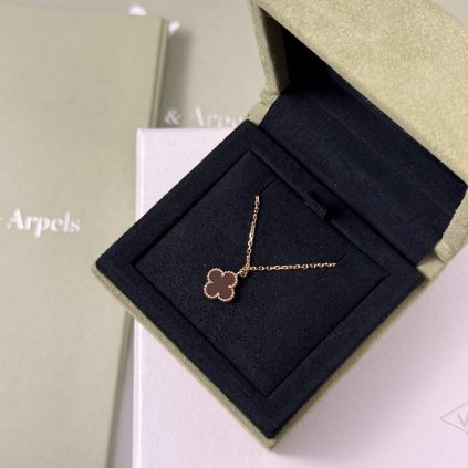 Van Cleef & Arpels Carnelian Alhambra náhrdelník