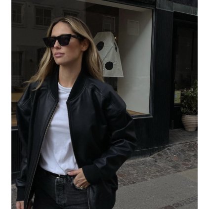 Ivana Mentlova černý bomber