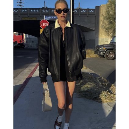 Ivana Mentlová černý oversized bomber