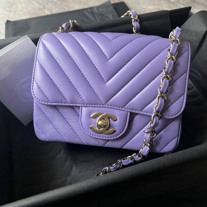 Chanel Chevron fialová mini square