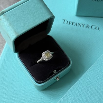Tiffany&Co. prsten s fancy cushion diamond, Intense Yellow
