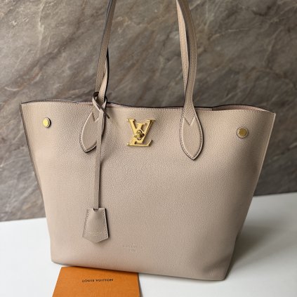 Louis Vuitton Lockme Greige kabelka