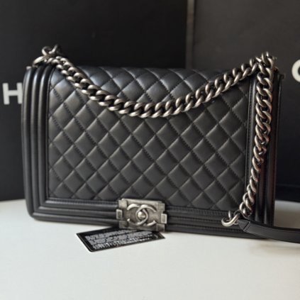 Chanel Boy Lambskin, New Medium velikost