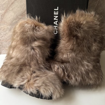 Chanel chlupaté boots