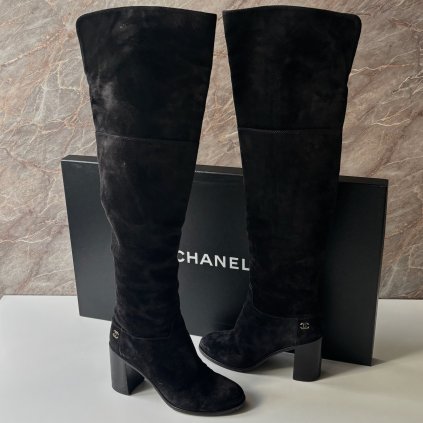 Chanel černé semišové kozačky