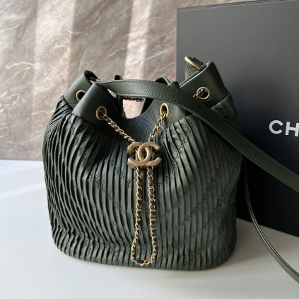 Chanel zelená bucket kabelka