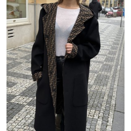 Fendi černý kabát s logy