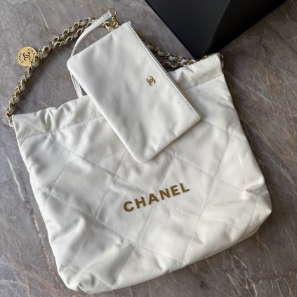 Chanel bílá Chanel22 kabelka