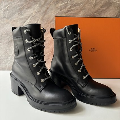 Hermès černé boots