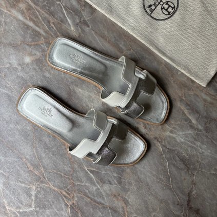 Hermès bílo stříbrné Oran pantofle