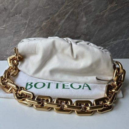 Bottea Veneta The chain Pouch v krémové barvě