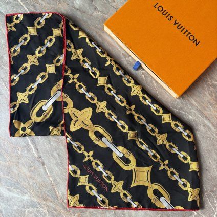 Louis Vuitton černý šátek