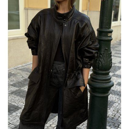 Ivana Mentlova kožená oversized parka