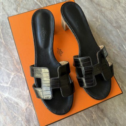 Hermès Oasis černé krokodýlí pantofle