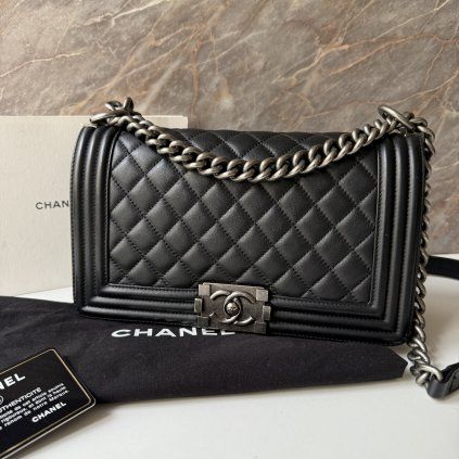 Chanel Boy old medium