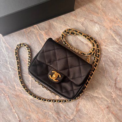 Chanel černá satin top handle textilní kabelka