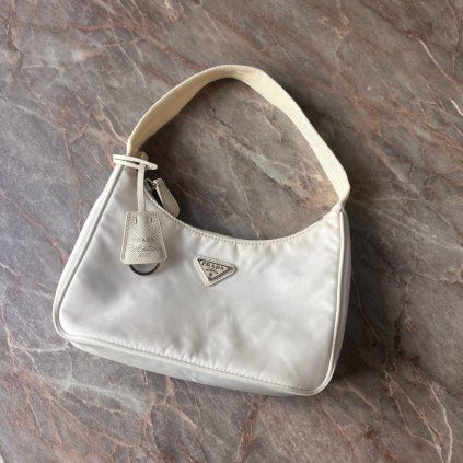Prada bílá Re Edition kabelka