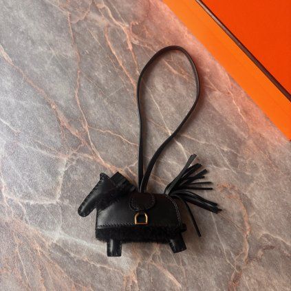 Hermès černý Rodeo Robeo Plush PM