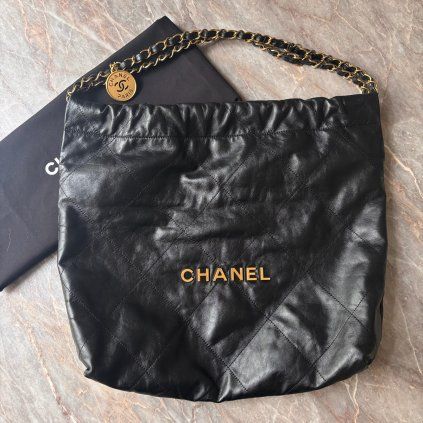 Chanel černá medium 22