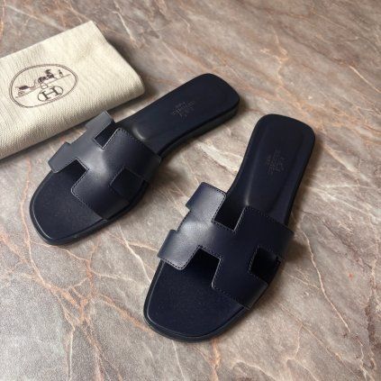 Hermès tmavě modré oran pantofle